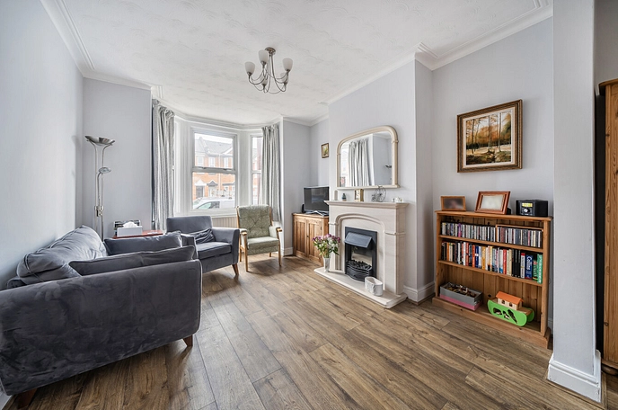 2 bedroom  terraced house for sale