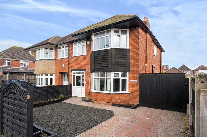 4 bedroom  semi-detached house for sale