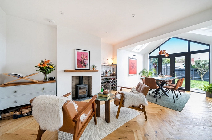 4 bedroom  semi-detached house for sale
