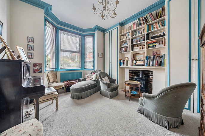 4 bedroom  semi-detached house for sale