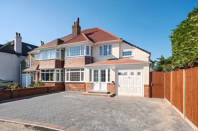 5 bedroom  semi-detached house for sale