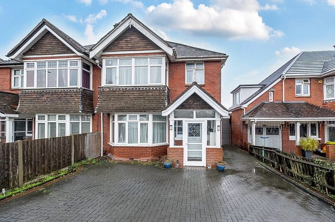 3 bedroom  semi-detached house for sale