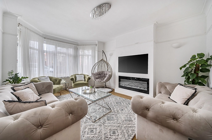 3 bedroom  semi-detached house for sale