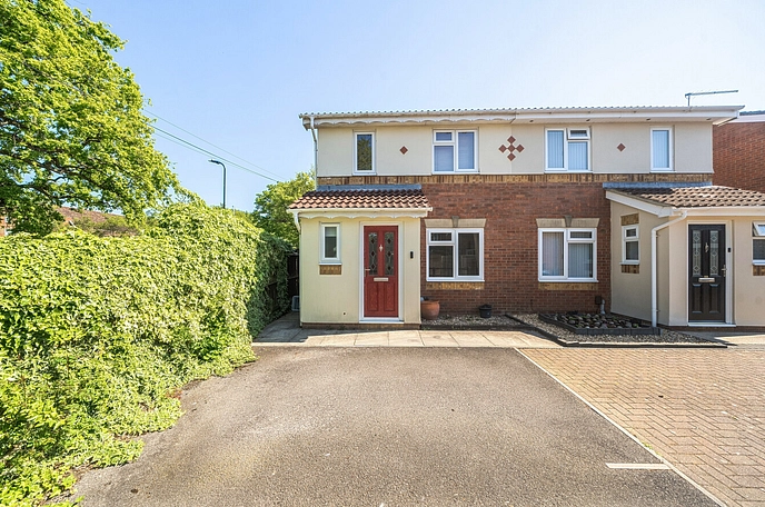 3 bedroom  semi-detached house for sale