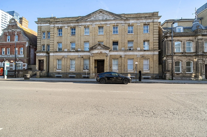 2 bedroom maisonette for sale