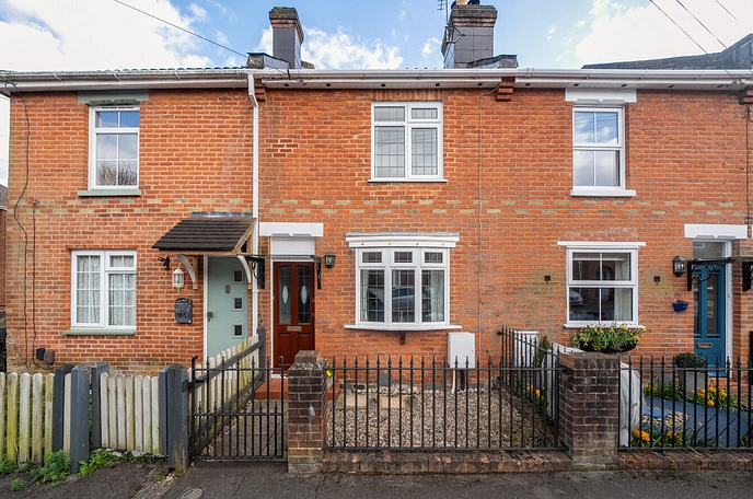 2 bedroom  terraced house for sale
