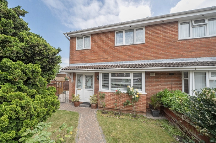 3 bedroom  semi-detached house for sale