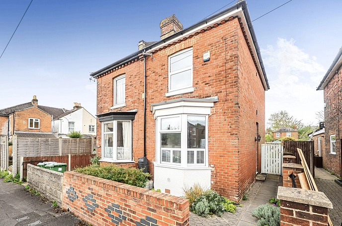2 bedroom semi-detached house for sale