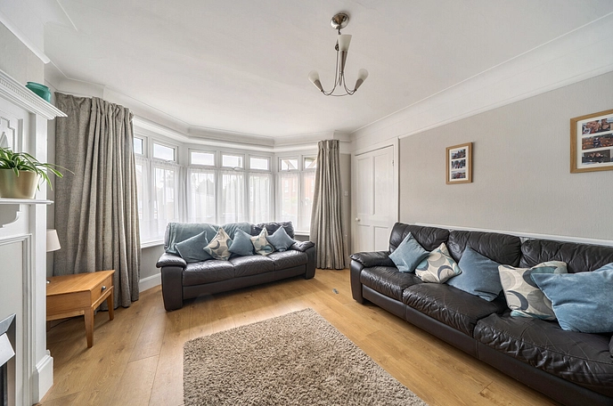 5 bedroom  detached house for sale