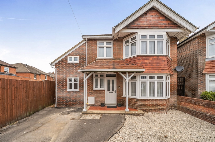 5 bedroom  detached house for sale