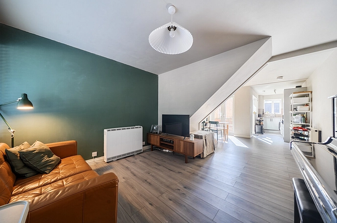 2 bedroom  terraced house for sale