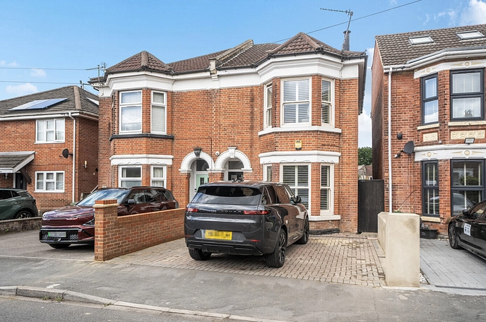 3 bedroom  semi-detached house for sale