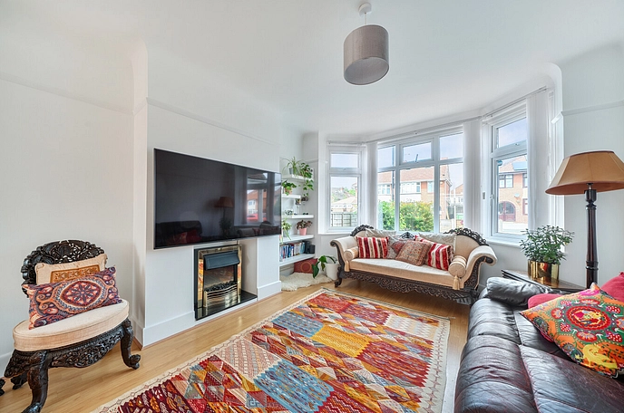 3 bedroom  semi-detached house for sale