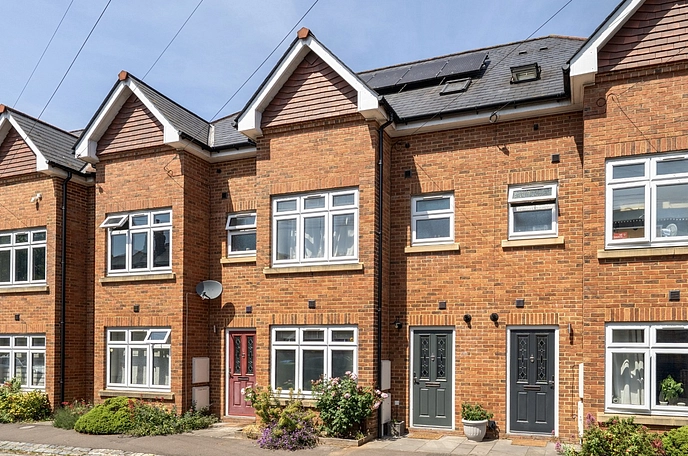 3 bedroom  terraced house for sale