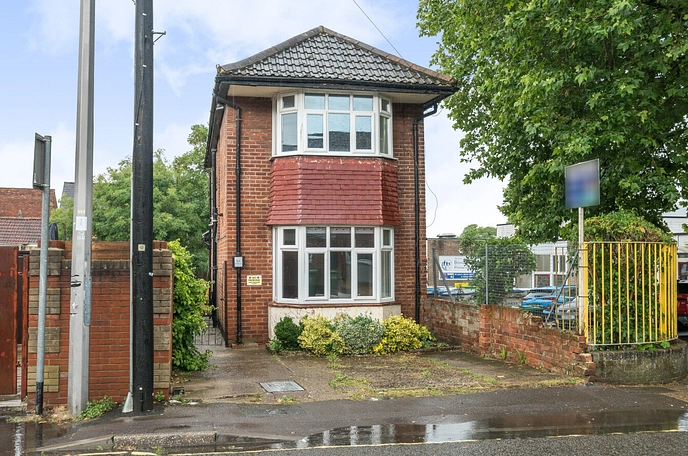 2 bedroom detached house for sale