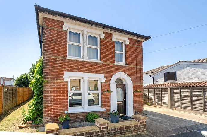 2 bedroom  detached house for sale