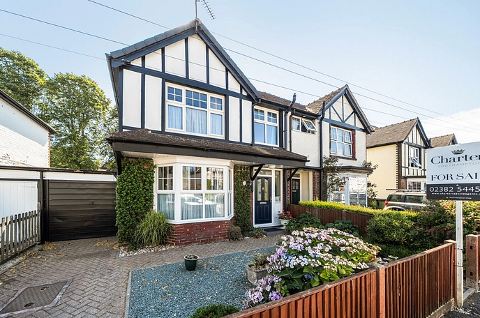 3 bedroom  semi-detached house for sale