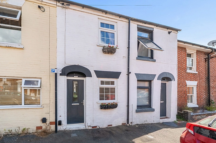 2 bedroom  terraced house for sale