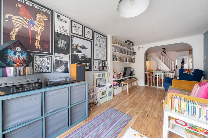 2 bedroom  terraced house for sale