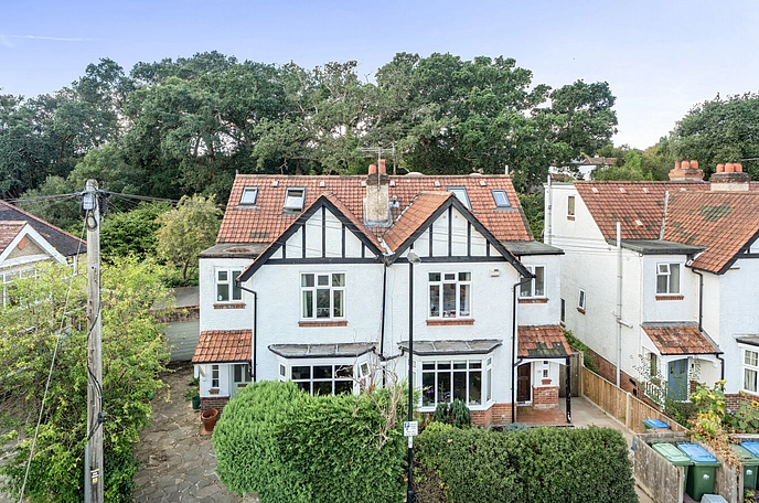 4 bedroom  semi-detached house for sale