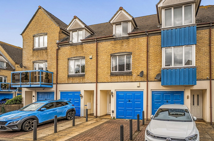 3 bedroom  terraced house for sale