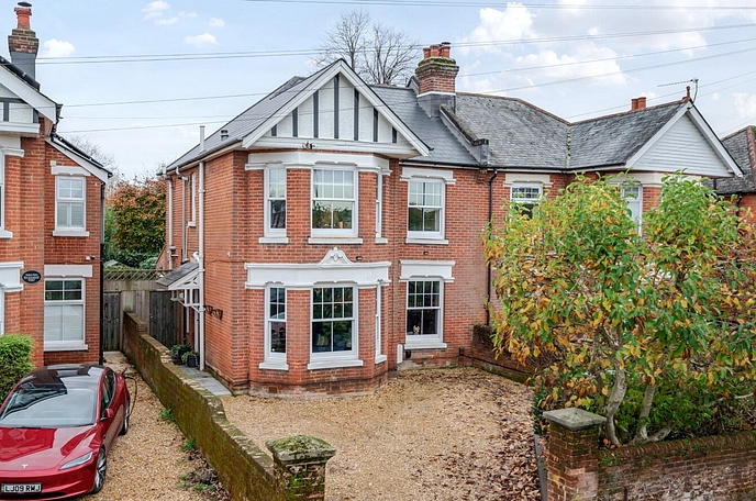 4 bedroom  semi-detached house for sale