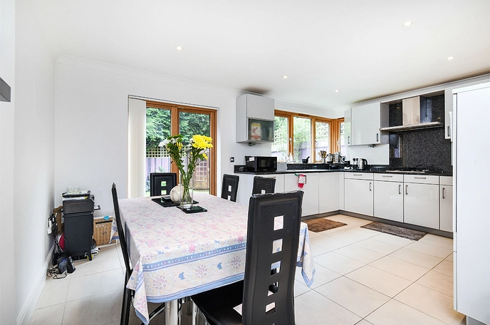 3 bedroom  semi-detached house to rent