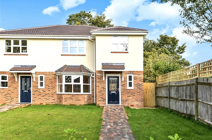 3 bedroom  semi-detached house to rent