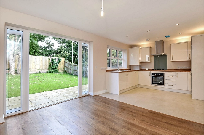 3 bedroom  semi-detached house to rent