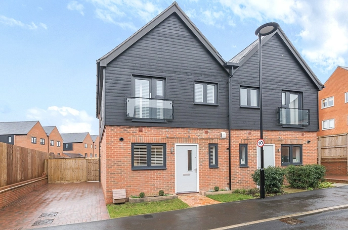 2 bedroom  semi-detached house to rent