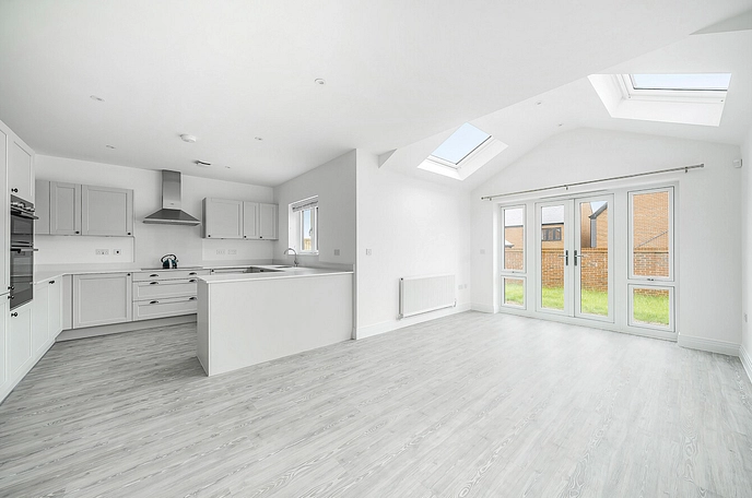 4 bedroom  detached house to rent