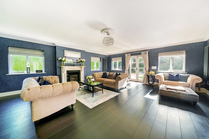 6 bedroom  detached house to rent