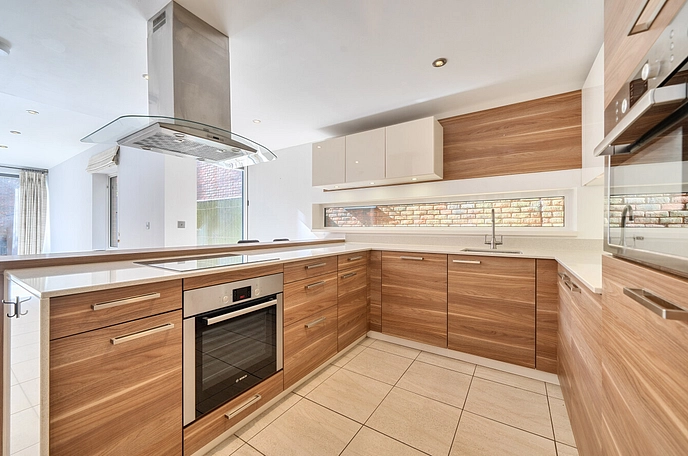 4 bedroom  semi-detached house to rent