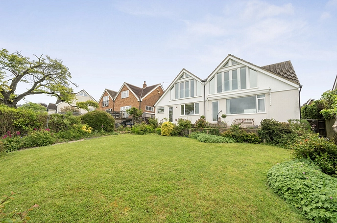 4 bedroom  detached house to rent
