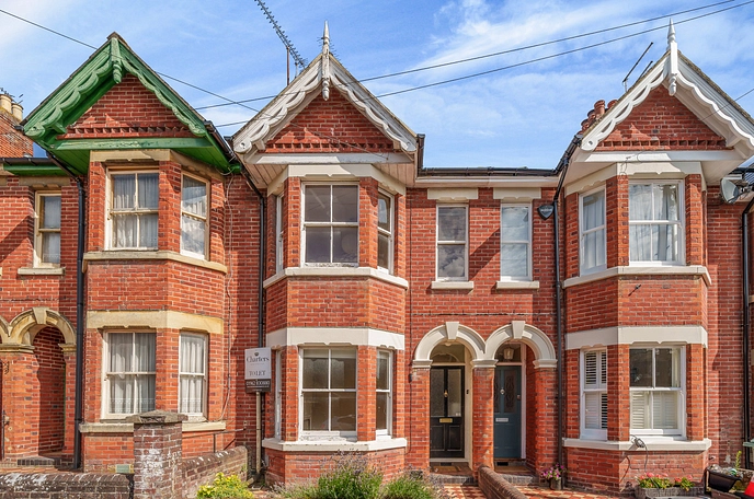4 bedroom  terraced house to rent