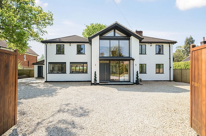 6 bedroom  detached house for sale