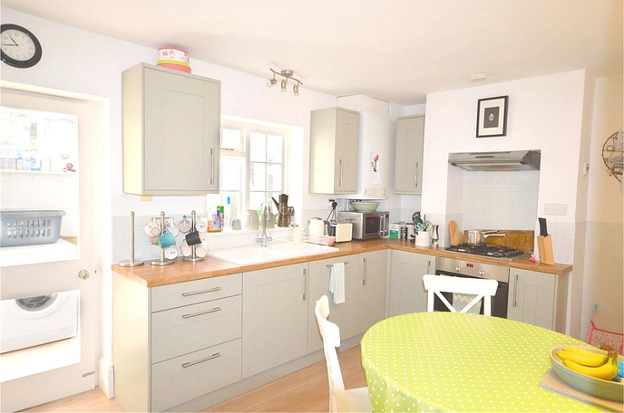 2 bedroom  terraced house to rent