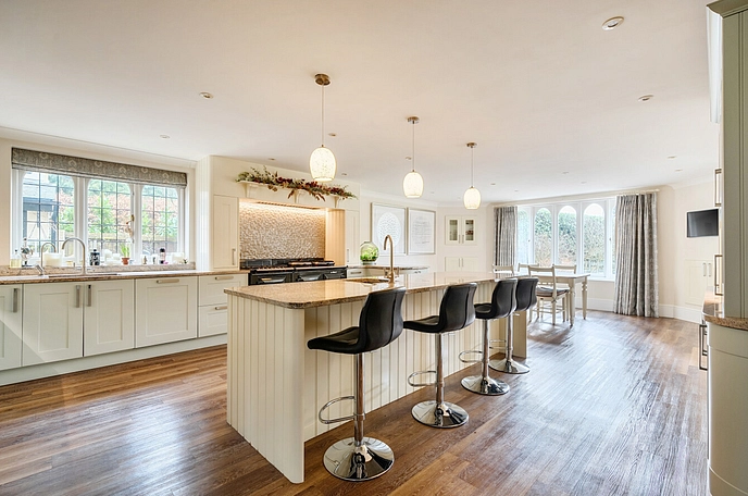 6 bedroom  detached house for sale