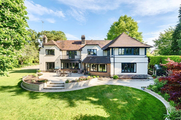 6 bedroom  detached house for sale