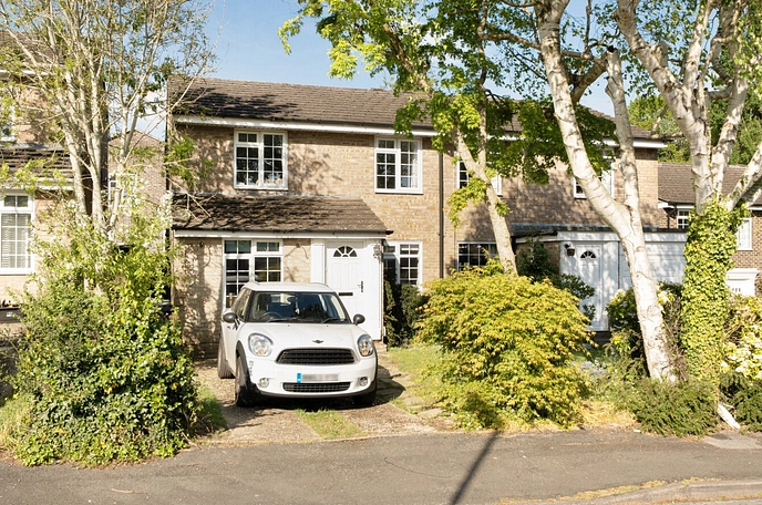 3 bedroom  semi-detached house to rent