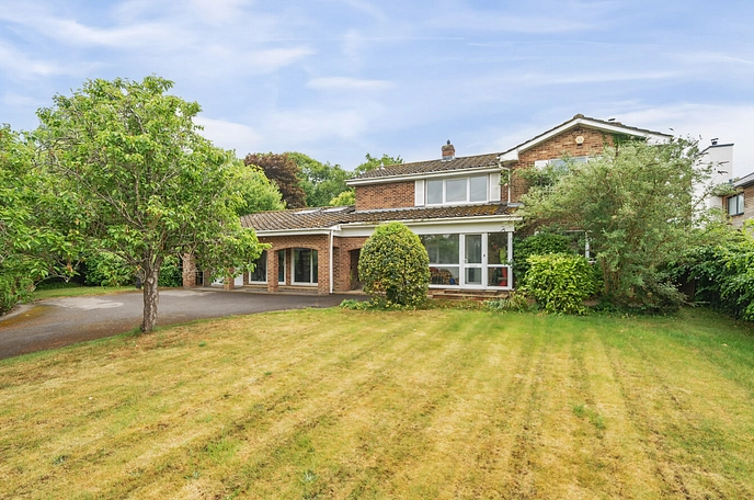4 bedroom detached house to rent