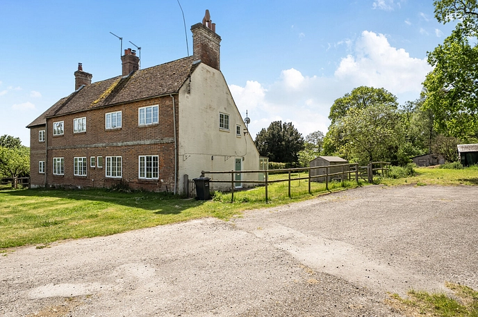 3 bedroom  semi-detached house to rent