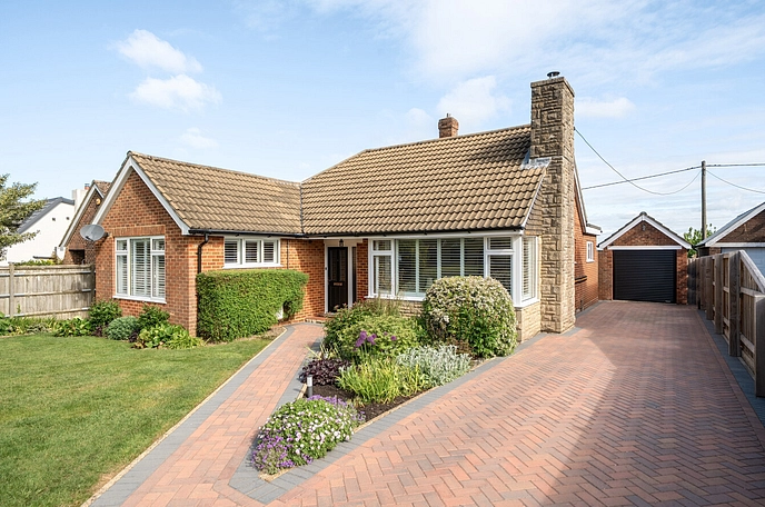 2 bedroom  detached bungalow for sale