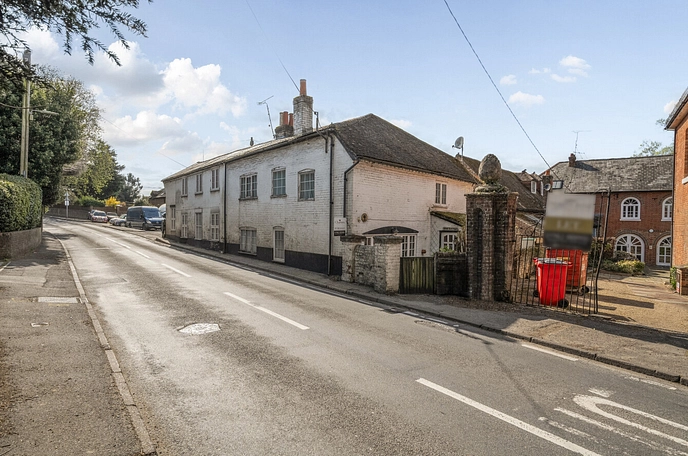 4 bedroom  semi-detached house for sale
