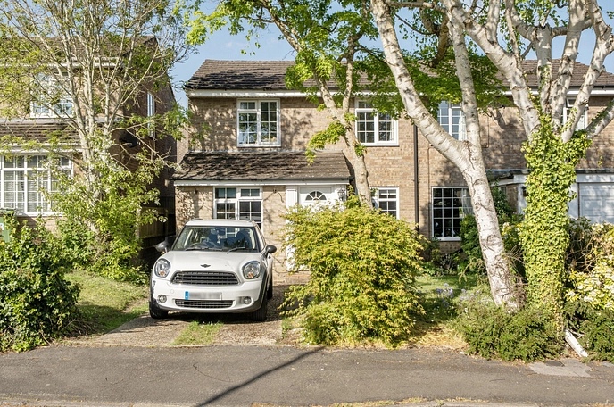 3 bedroom  semi-detached house for sale