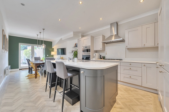 4 bedroom  terraced house for sale