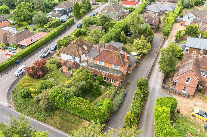 5 bedroom  detached house for sale
