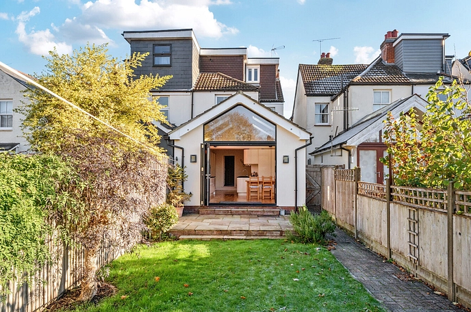 3 bedroom  semi-detached house for sale