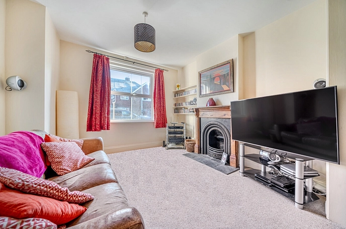 3 bedroom  semi-detached house for sale