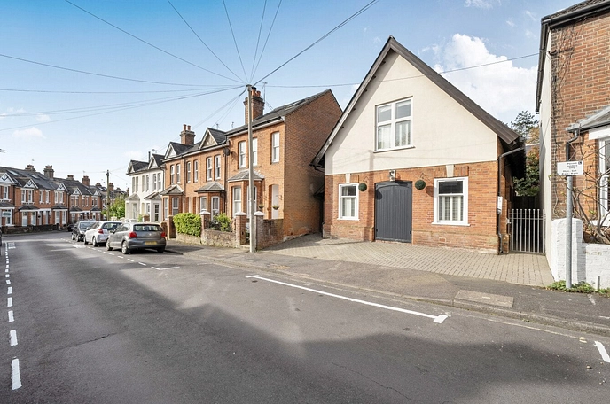4 bedroom  detached house to rent